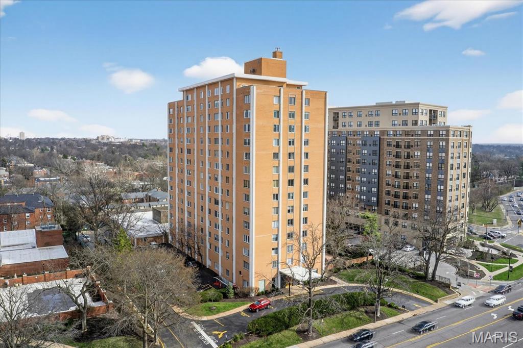 900 S Hanley Road Unit: 6C