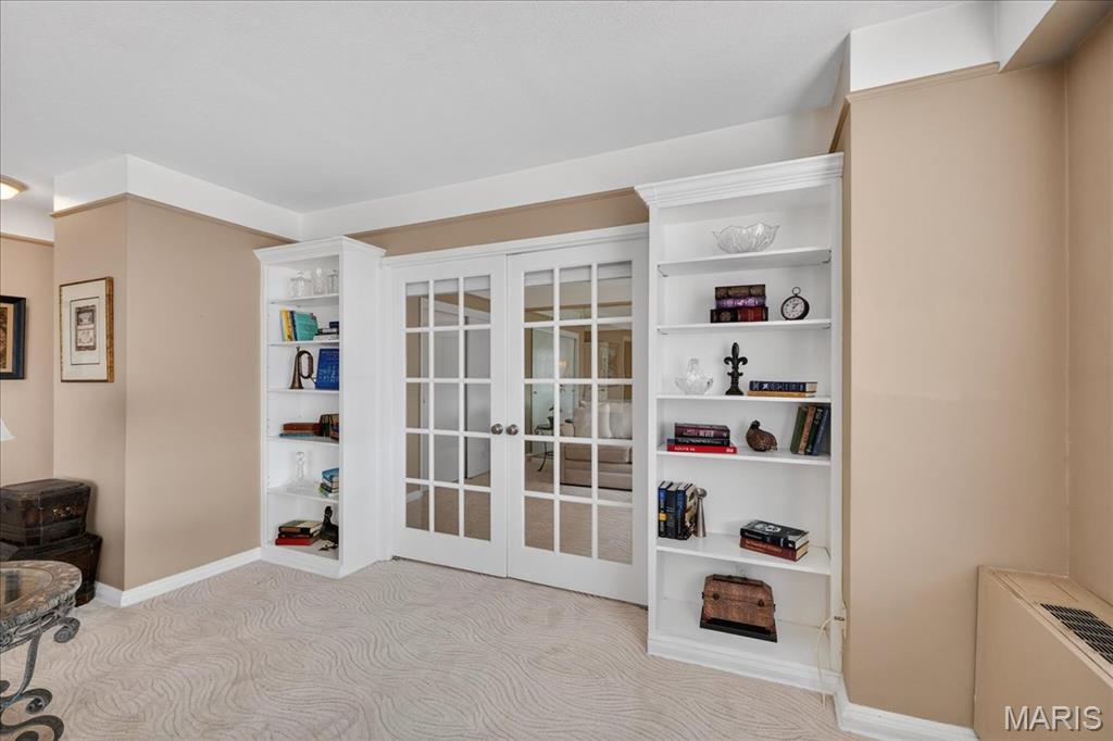 900 S Hanley Road Unit: 6C