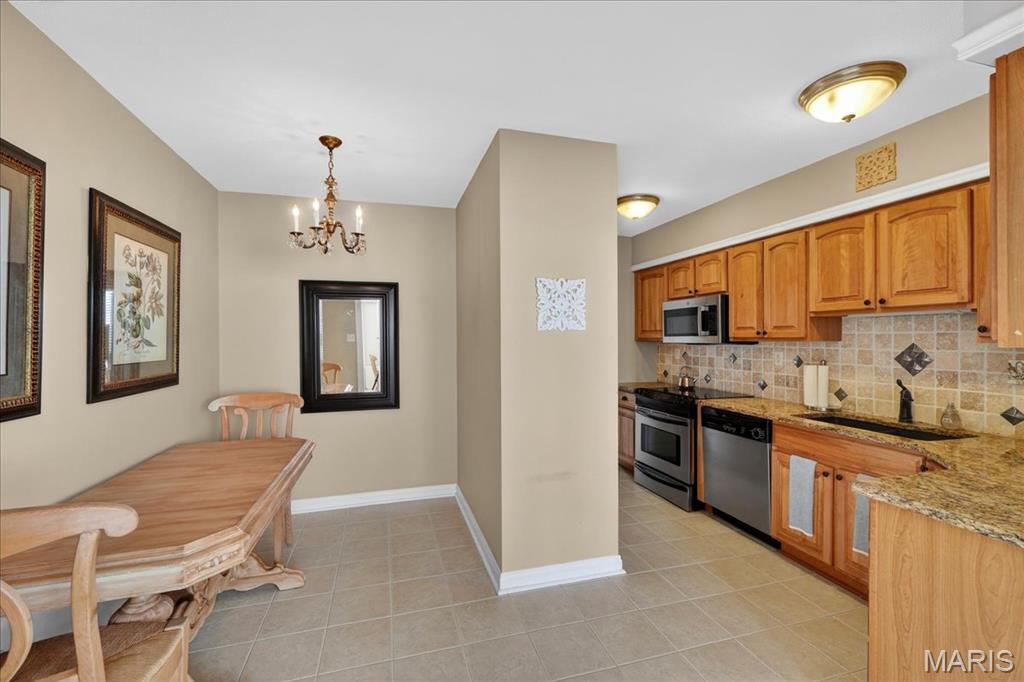 900 S Hanley Road Unit: 6C