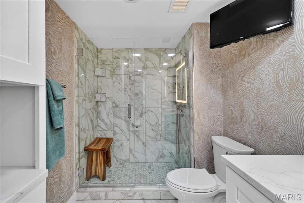 900 S Hanley Road Unit: 6C