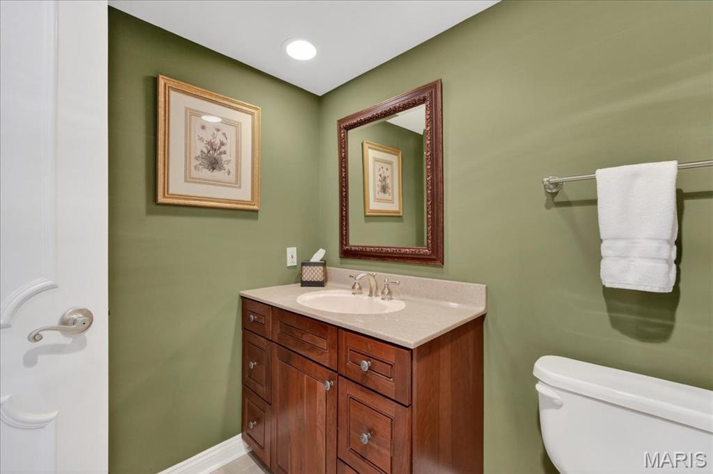 900 S Hanley Road Unit: 6C