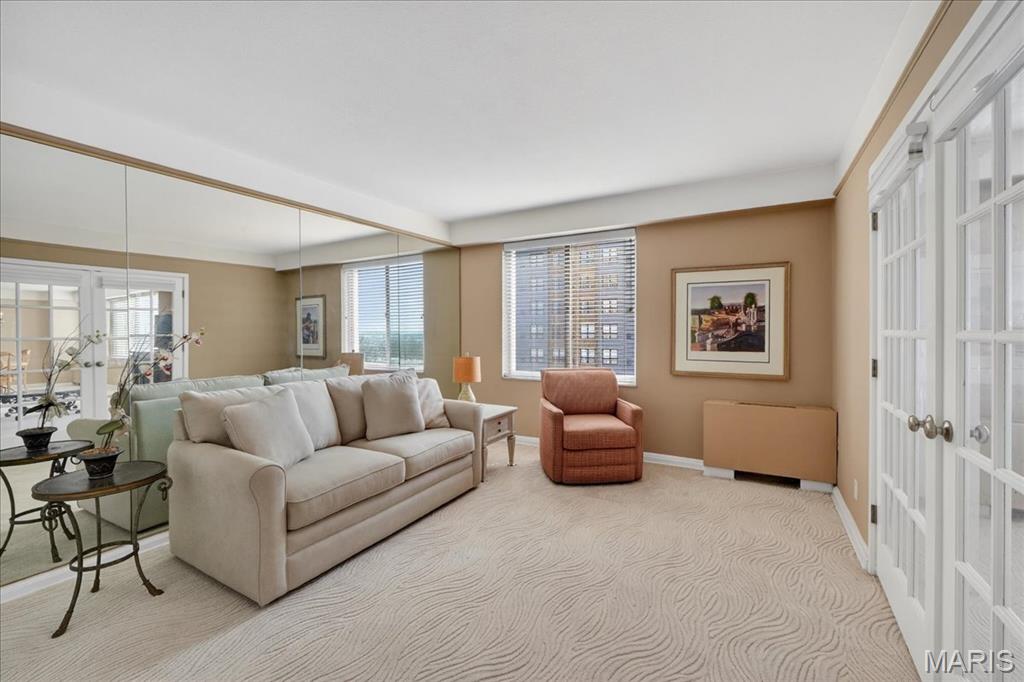 900 S Hanley Road Unit: 6C