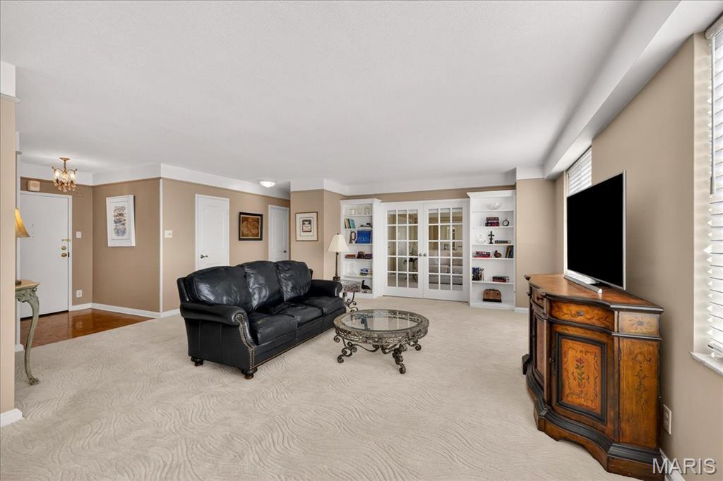 900 S Hanley Road Unit: 6C