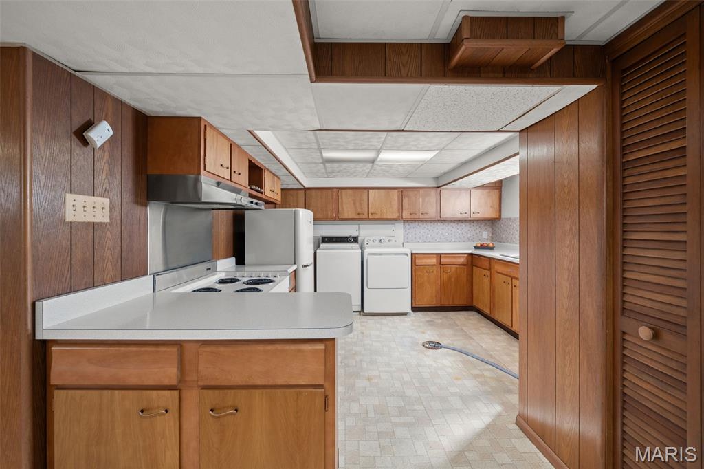 5662 Tholozan Avenue