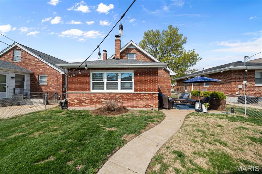 5662 Tholozan Avenue