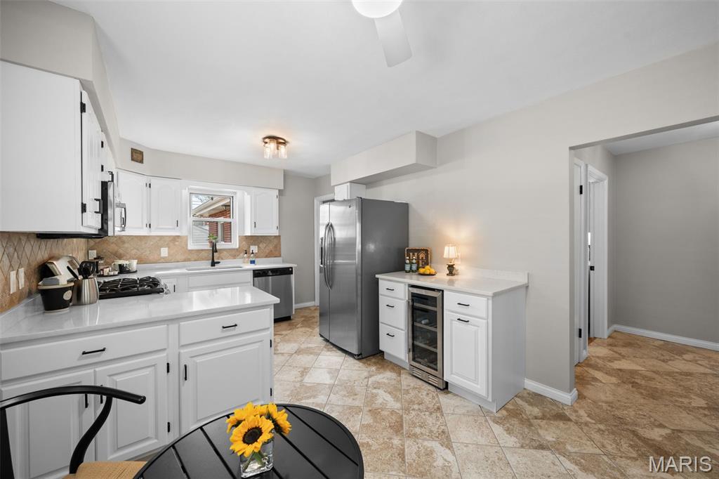 5662 Tholozan Avenue