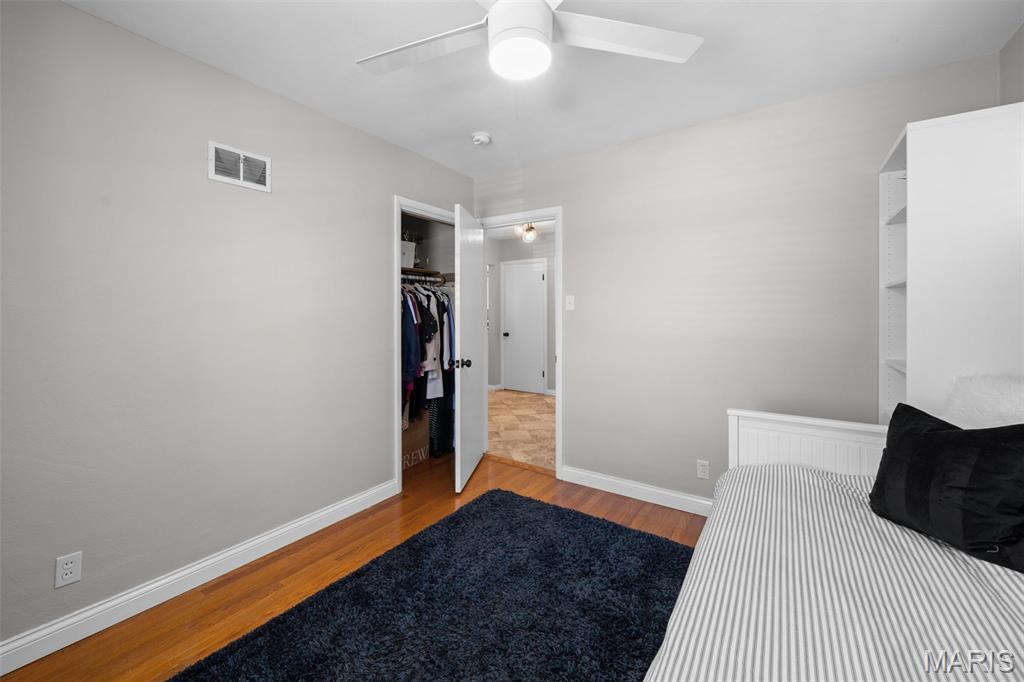 5662 Tholozan Avenue