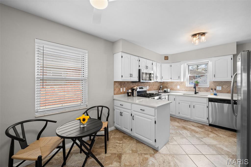 5662 Tholozan Avenue