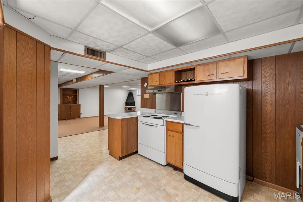 5662 Tholozan Avenue