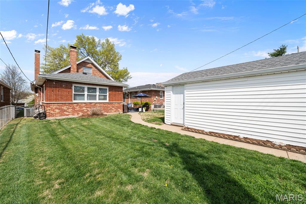 5662 Tholozan Avenue