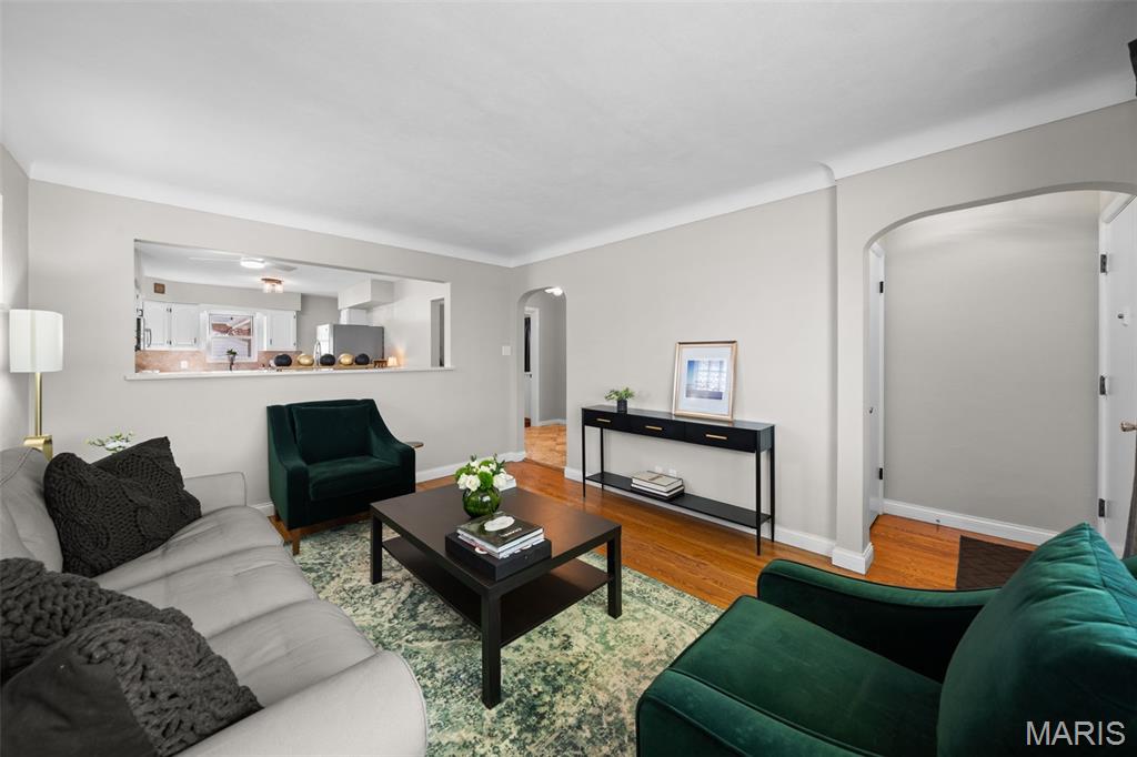 5662 Tholozan Avenue