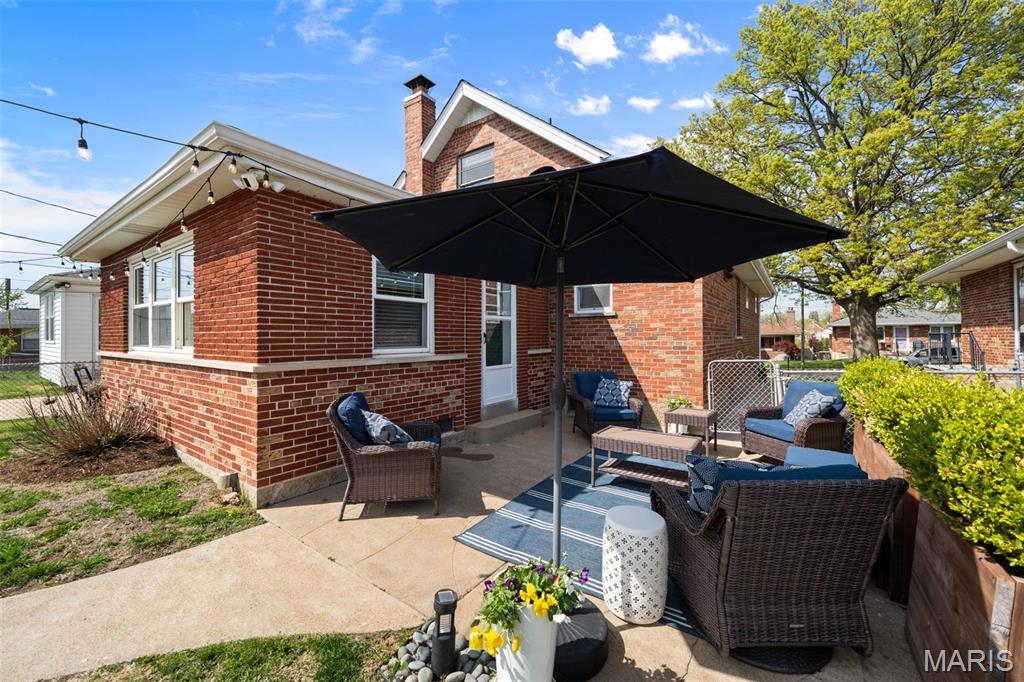 5662 Tholozan Avenue