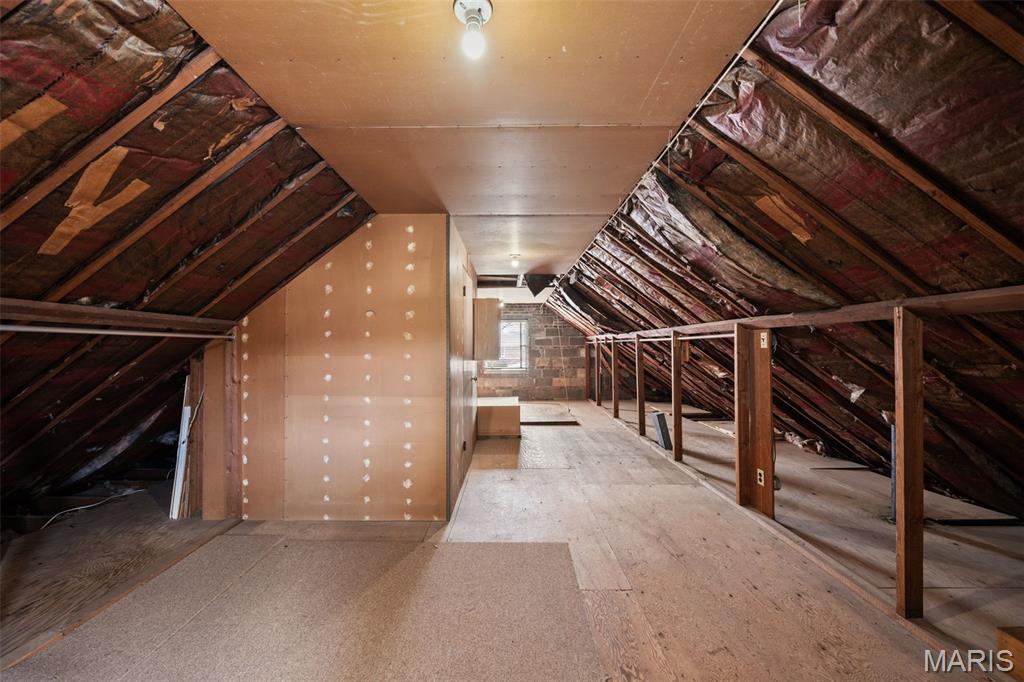 5662 Tholozan Avenue