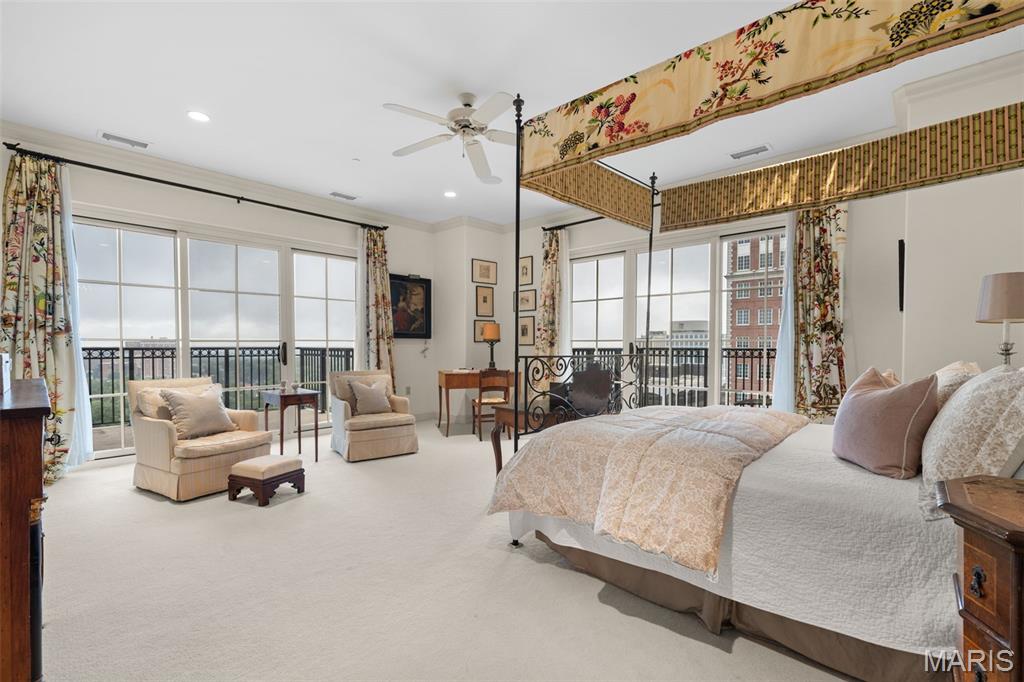 150 Carondelet Plaza Unit: 1301