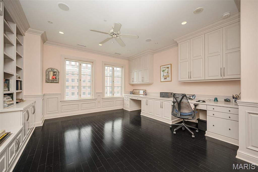 150 Carondelet Plaza Unit: 1301