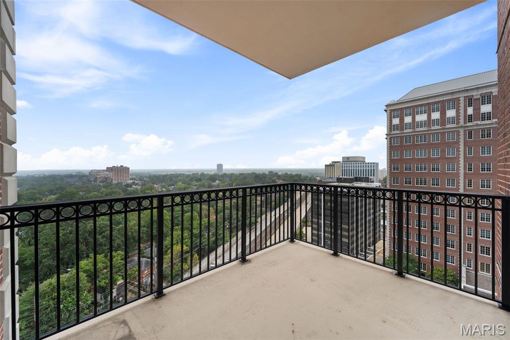 150 Carondelet Plaza Unit: 1301