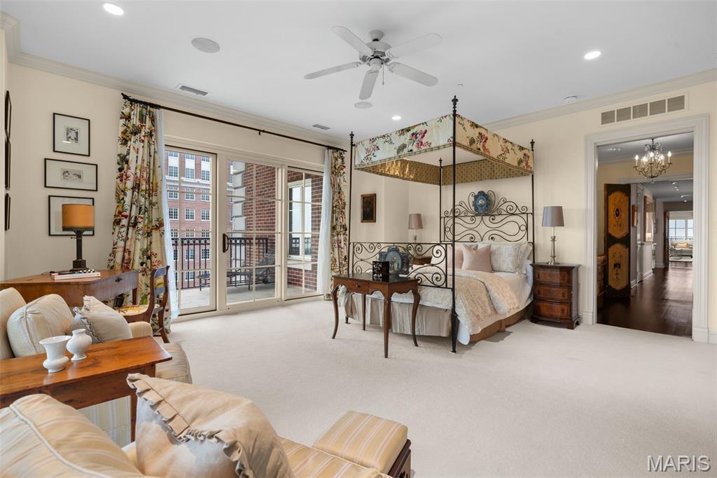150 Carondelet Plaza Unit: 1301
