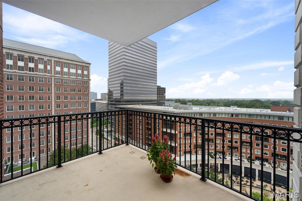 150 Carondelet Plaza Unit: 1301