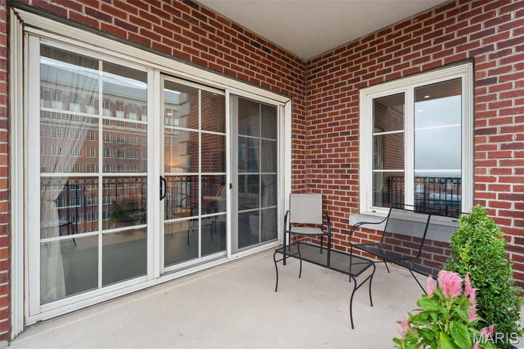 150 Carondelet Plaza Unit: 1301