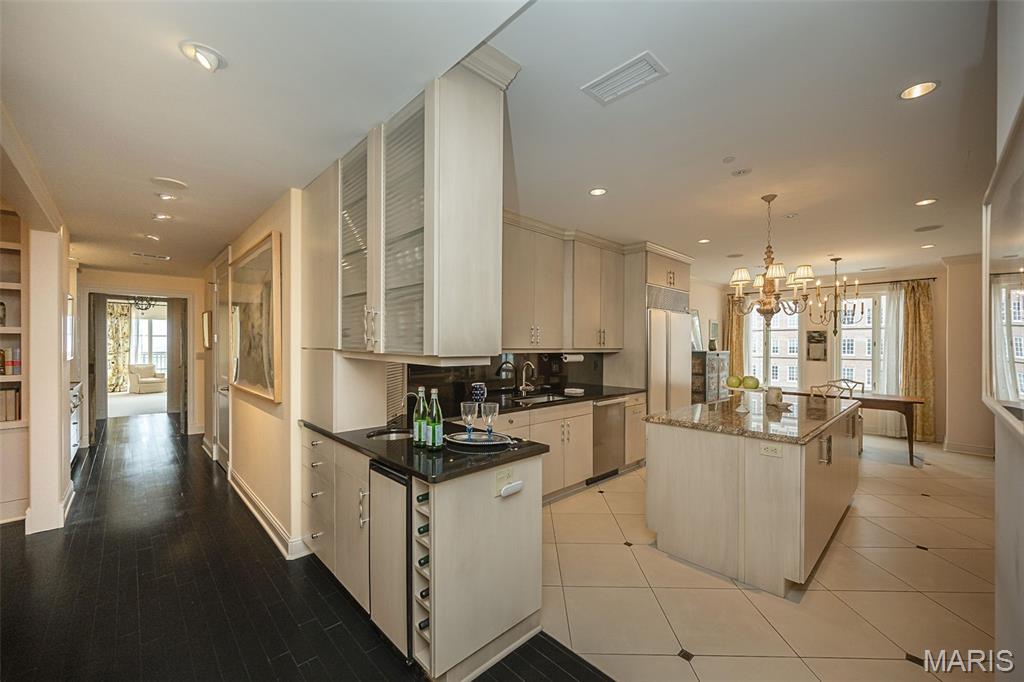 150 Carondelet Plaza Unit: 1301