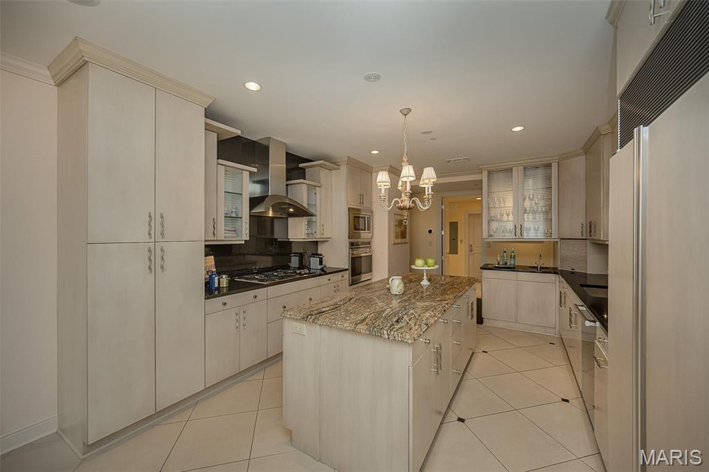 150 Carondelet Plaza Unit: 1301