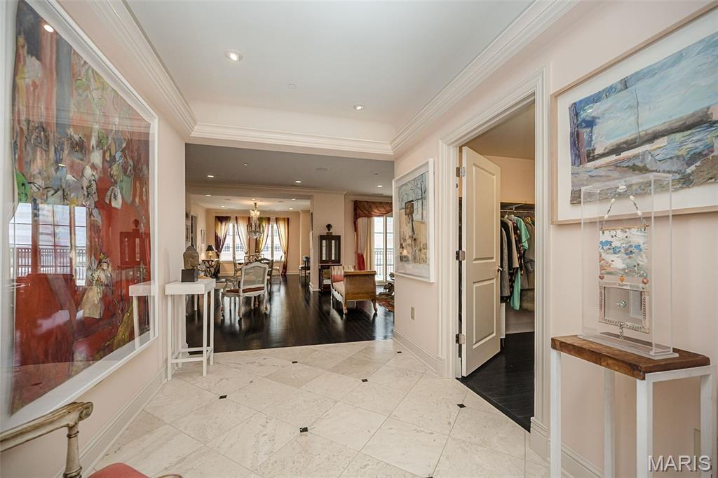 150 Carondelet Plaza Unit: 1301