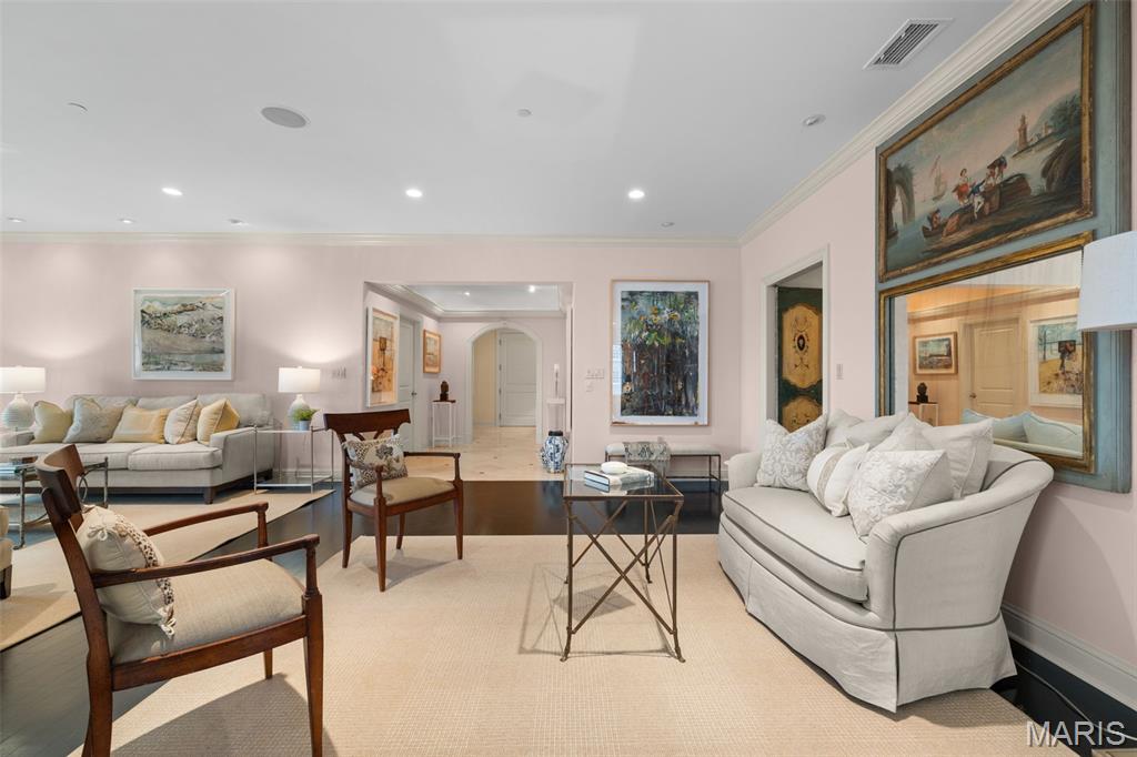 150 Carondelet Plaza Unit: 1301