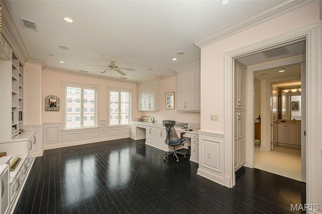 150 Carondelet Plaza Unit: 1301