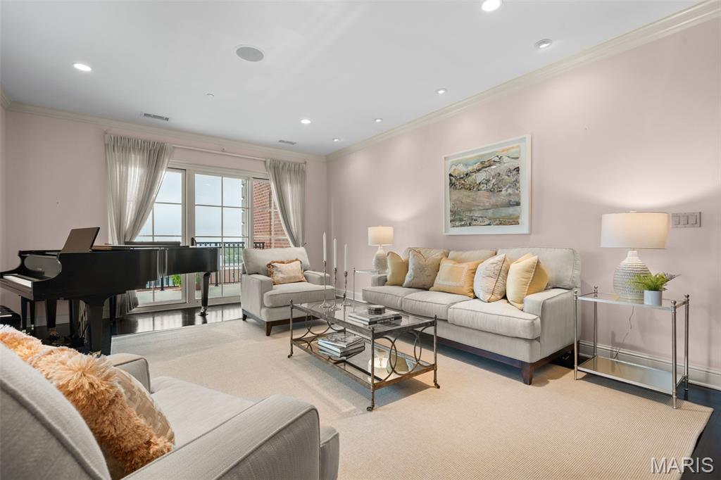 150 Carondelet Plaza Unit: 1301