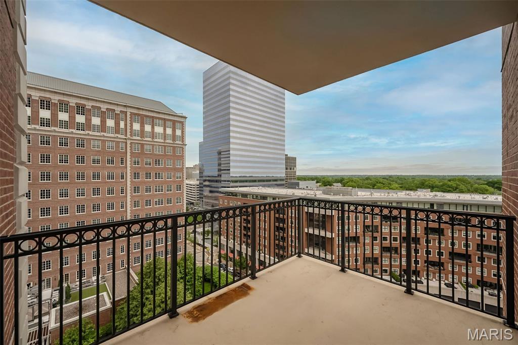 150 Carondelet Plaza Unit: 1301