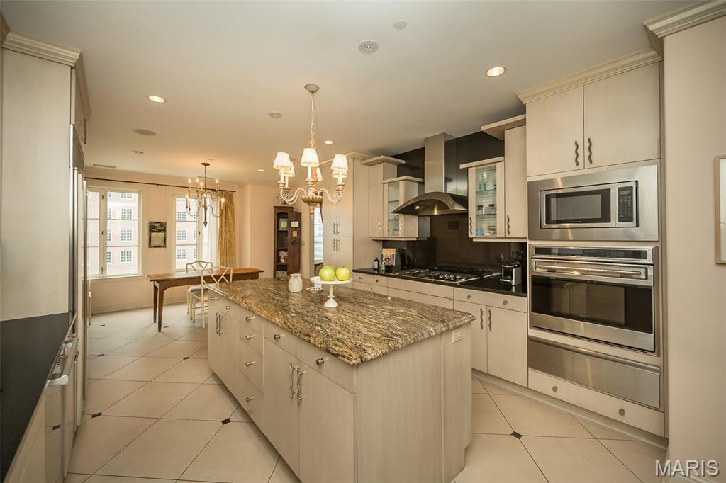 150 Carondelet Plaza Unit: 1301