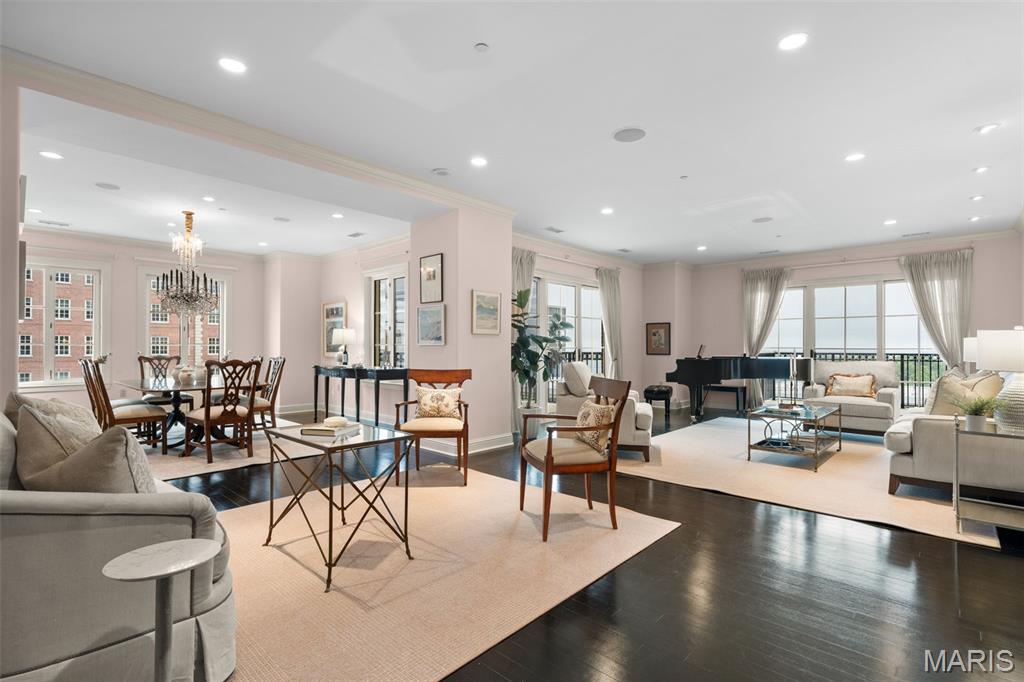 150 Carondelet Plaza Unit: 1301