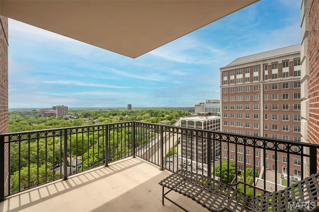 150 Carondelet Plaza Unit: 1301