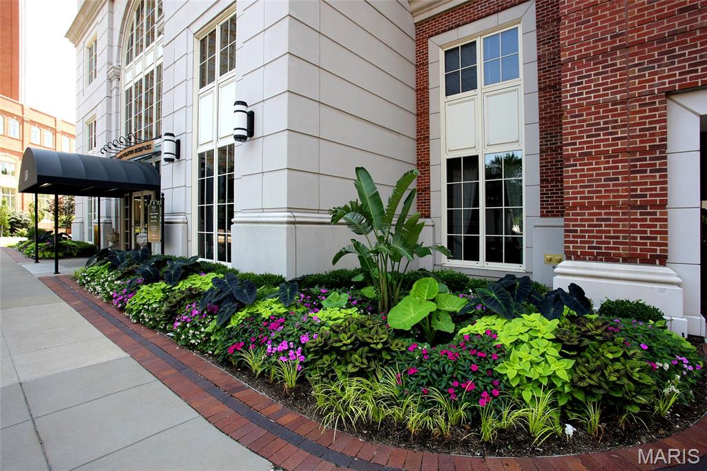 150 Carondelet Plaza Unit: 1301