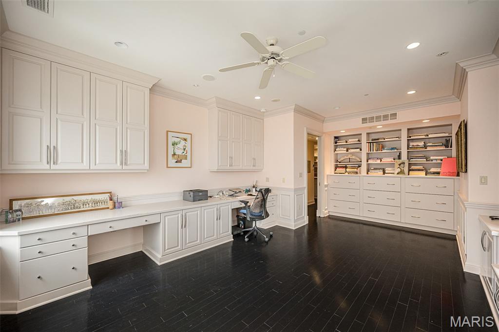 150 Carondelet Plaza Unit: 1301