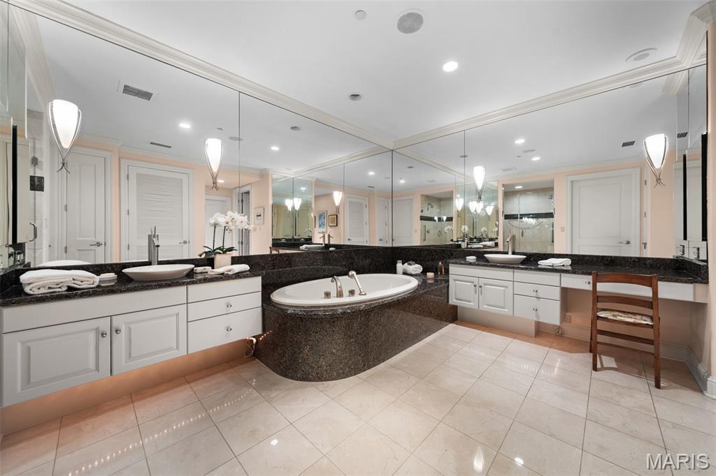 150 Carondelet Plaza Unit: 1301