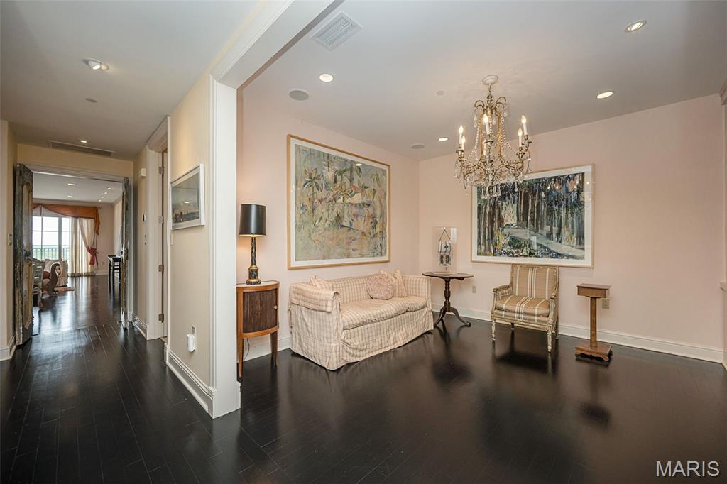 150 Carondelet Plaza Unit: 1301