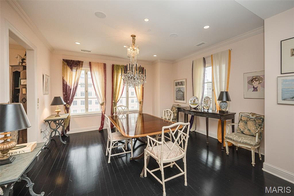 150 Carondelet Plaza Unit: 1301