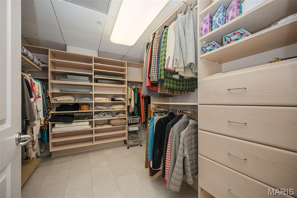 150 Carondelet Plaza Unit: 1301