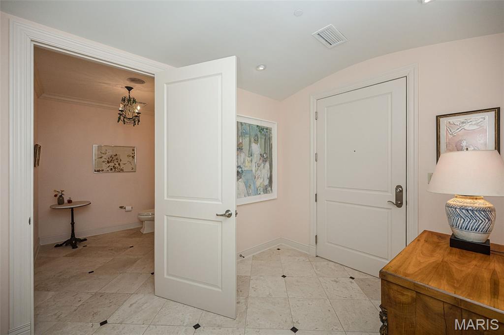 150 Carondelet Plaza Unit: 1301