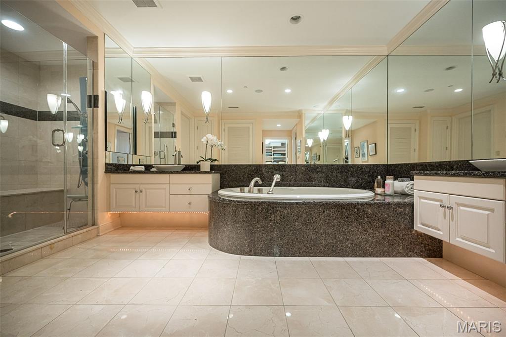 150 Carondelet Plaza Unit: 1301