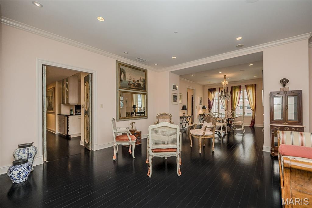 150 Carondelet Plaza Unit: 1301