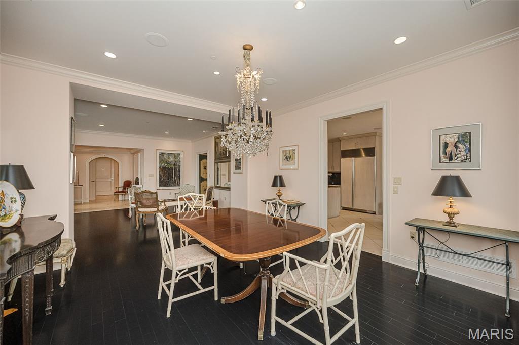 150 Carondelet Plaza Unit: 1301