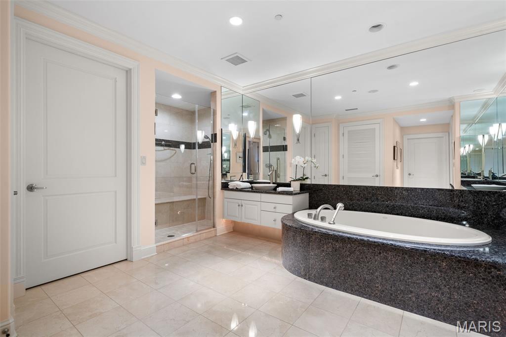 150 Carondelet Plaza Unit: 1301