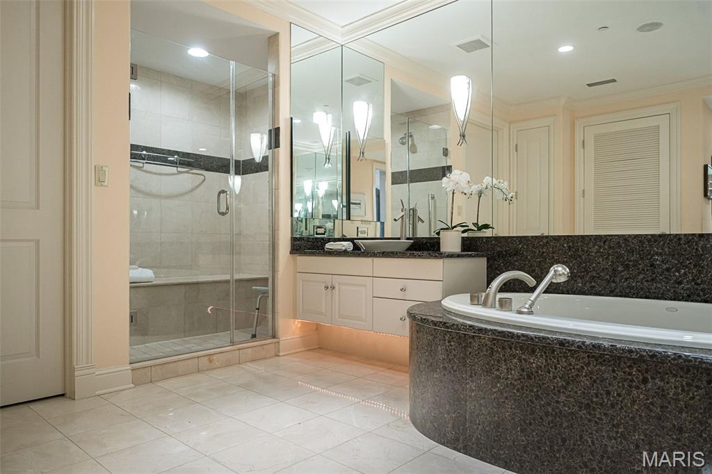 150 Carondelet Plaza Unit: 1301