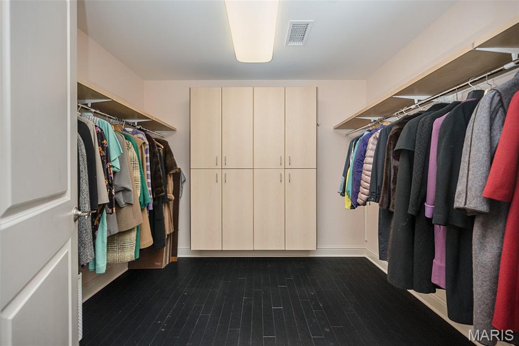 150 Carondelet Plaza Unit: 1301