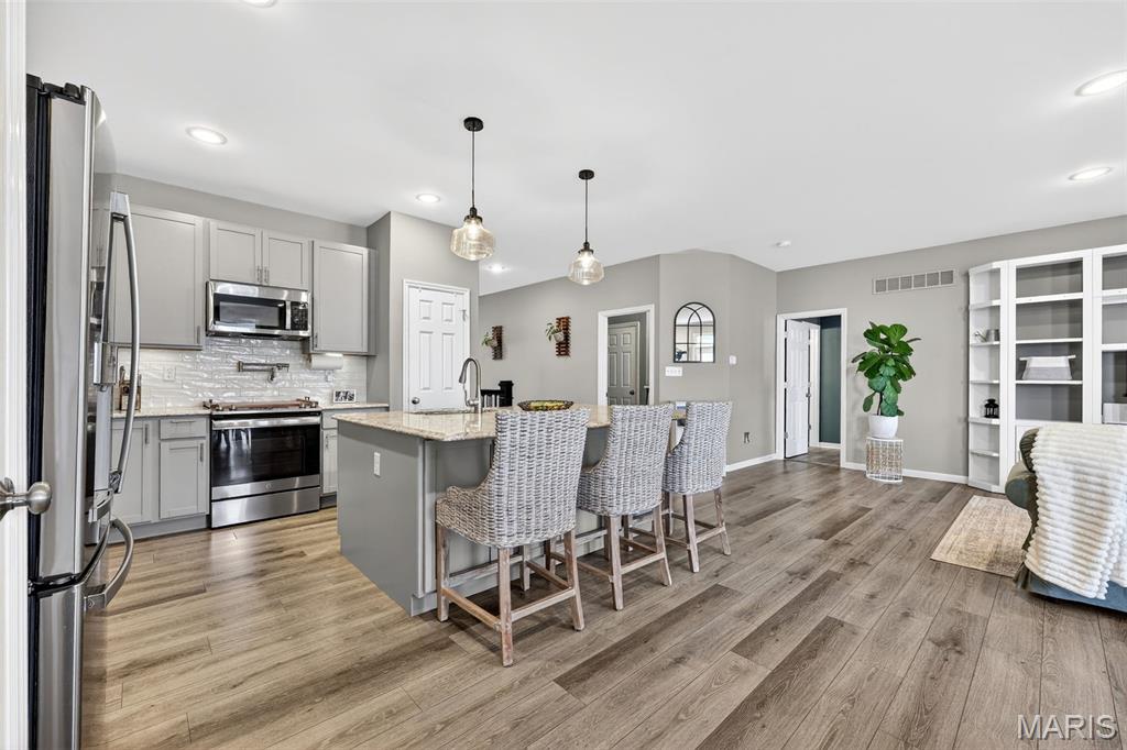 4044 Hempstead Street