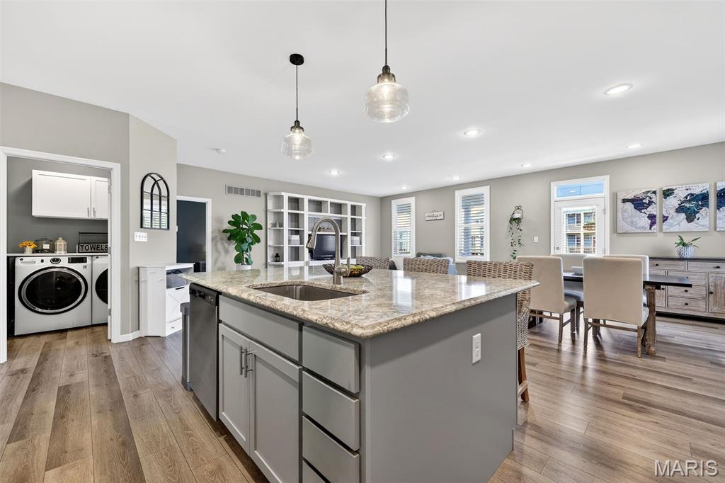 4044 Hempstead Street