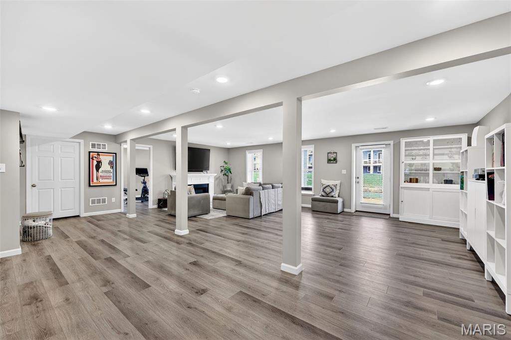 4044 Hempstead Street