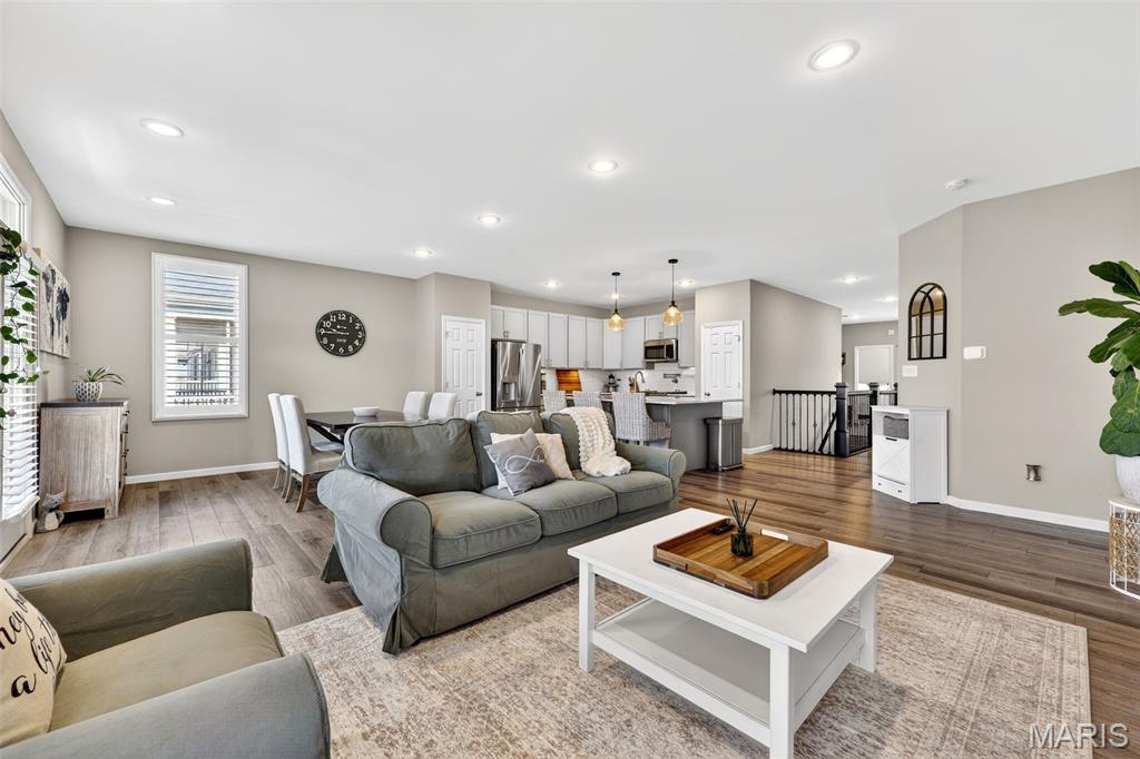 4044 Hempstead Street